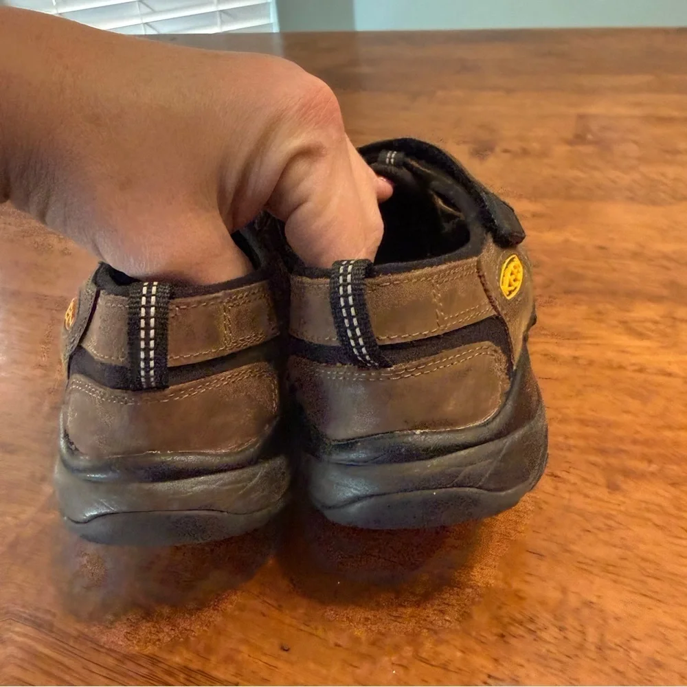 Keen Boy’s Dark Brown Outdoor Sandals size 5